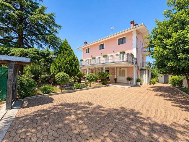 Villetta indipendente in vendita di 400 m² in Contrada Brecciarola, 14