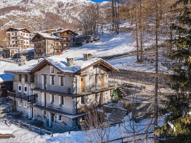 Villetta indipendente in vendita di 400 m² in Frazione Tourtourouse, 18