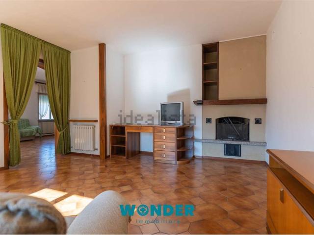 Villetta indipendente in vendita di 400 m² in Frazione Clocchi, 11