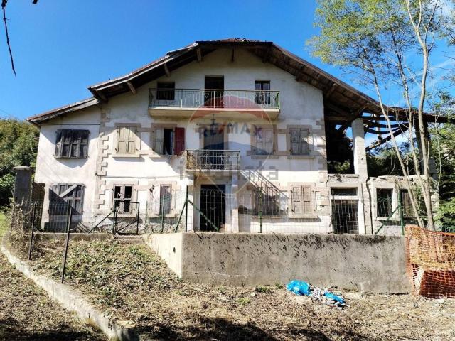Villetta indipendente in vendita di 400 m² in Località Piovena, 13