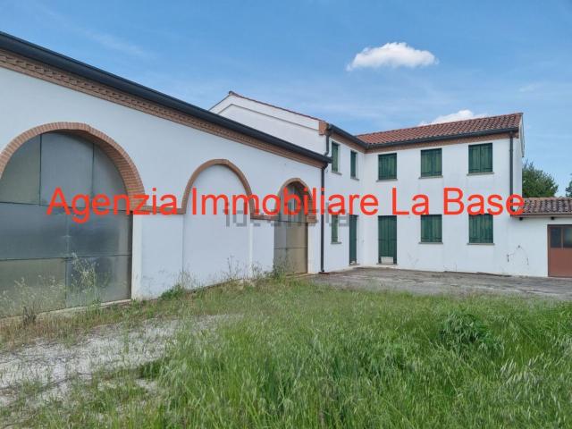 Villetta indipendente in vendita di 400 m² in Piazzale Vittoria, 1