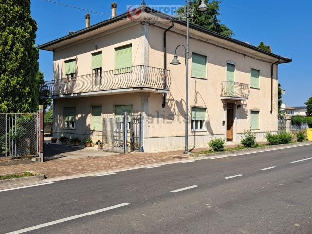 Villetta indipendente in vendita di 401 m² in Via Alture, 33