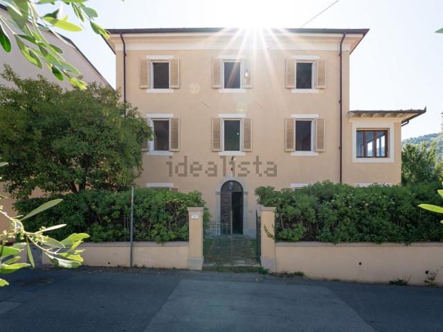 Case e ville in vendita di 401 m² in Via Pietra a Padule, 501