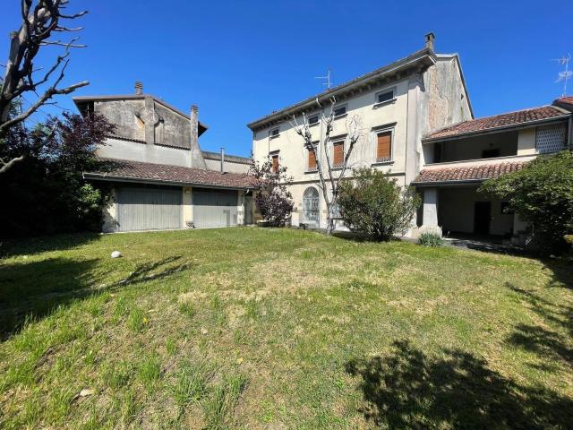 Villetta indipendente in vendita di 402 m² in Via Giuseppe Scotti