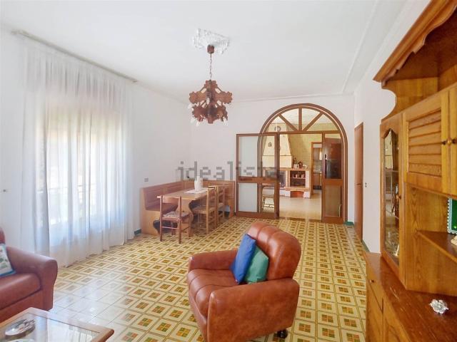 Villetta indipendente in vendita di 402 m² in Contrada isca della botte
