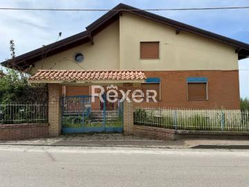 Villetta indipendente in vendita di 405 m² in Via Roma