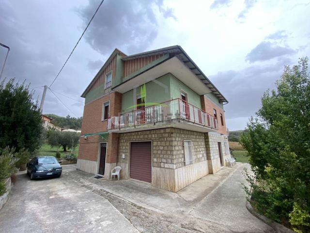 Villetta indipendente in vendita di 405 m² in Frazione Colonnata, 85
