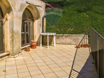 Villetta indipendente in vendita di 405 m² in Piazza Vittorio Emanuele III, 4
