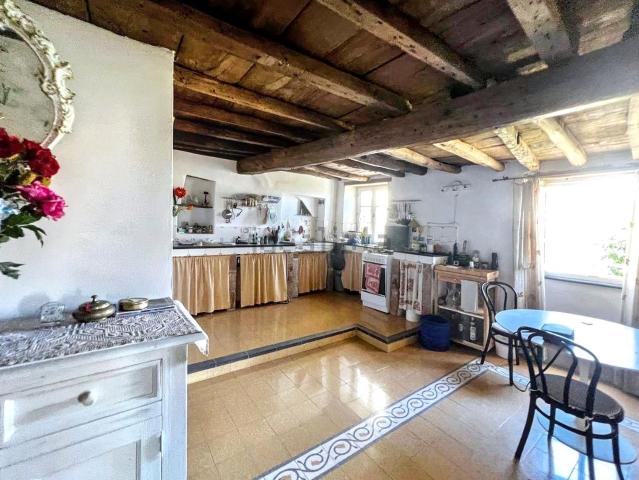 Villetta indipendente in vendita di 407 m² in Via Corvara