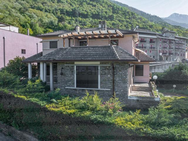 Villetta indipendente in vendita di 408 m² in Via Moia, 25