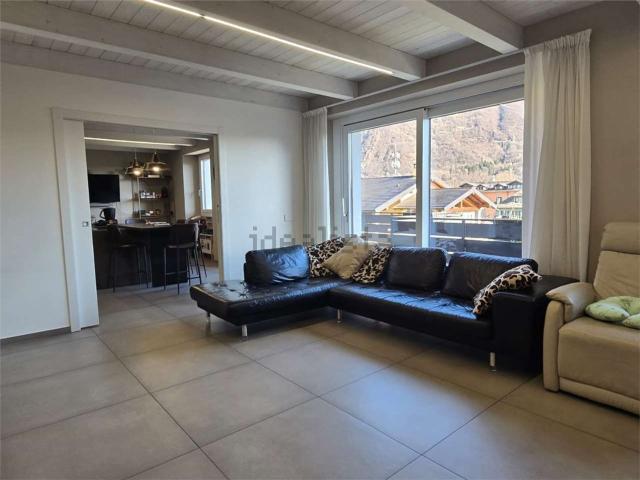 Villetta indipendente in vendita di 410 m² in Via Andrea Oliva