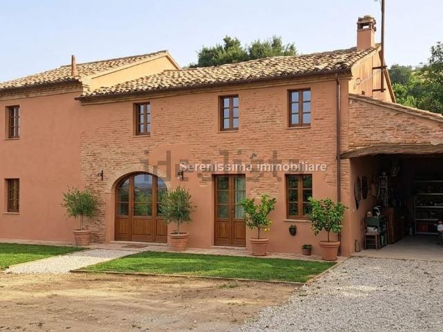Villetta indipendente in vendita di 410 m² in Via Apsella