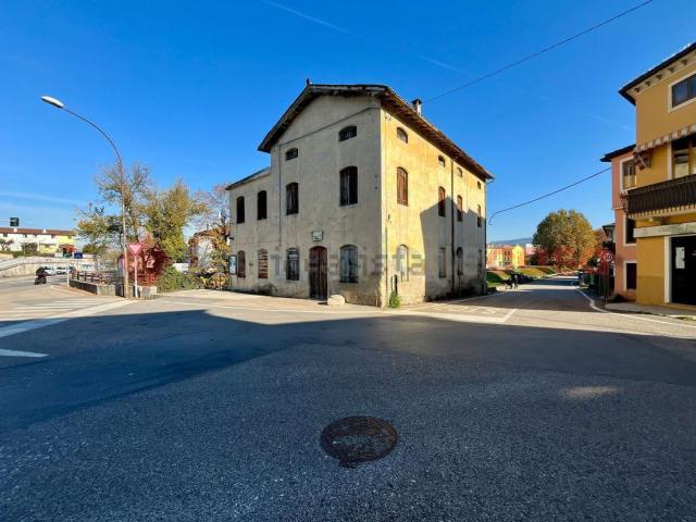 Villetta indipendente in vendita di 410 m² in Via G. Bisognin, 1