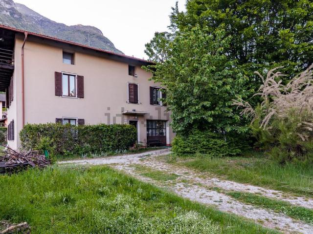 Villetta indipendente in vendita di 410 m² in Via delle Fontanelle, 12