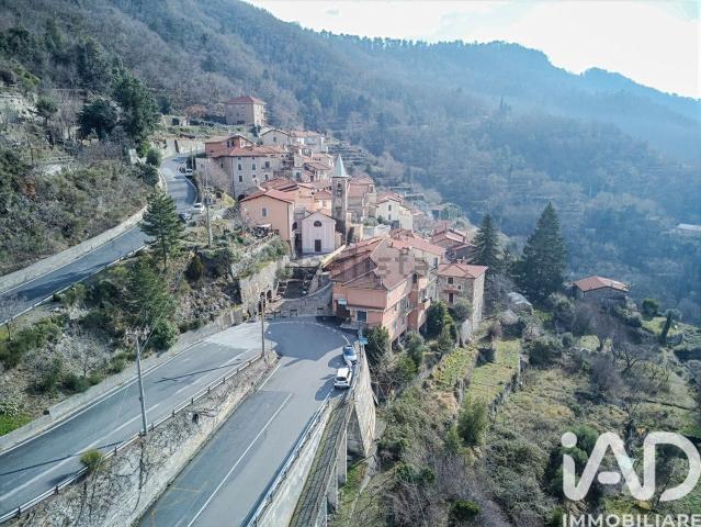 Villetta indipendente in vendita di 410 m² in Via Maggiore, 2