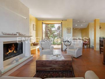 Villetta indipendente in vendita di 410 m² in Via Serra