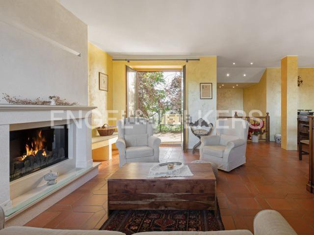 Villetta indipendente in vendita di 410 m² in Via Serra