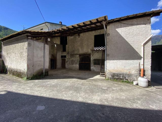 Villetta indipendente in vendita di 410 m² in Via Tunesa