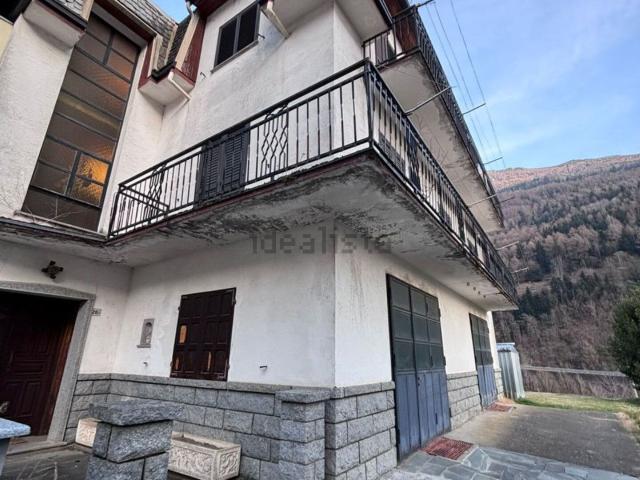Villetta indipendente in vendita di 410 m² in Via XXV Aprile, 20
