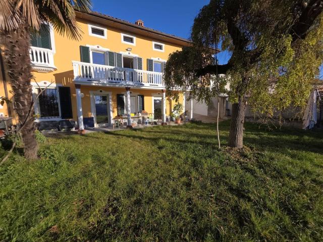 Villetta indipendente in vendita di 411 m²