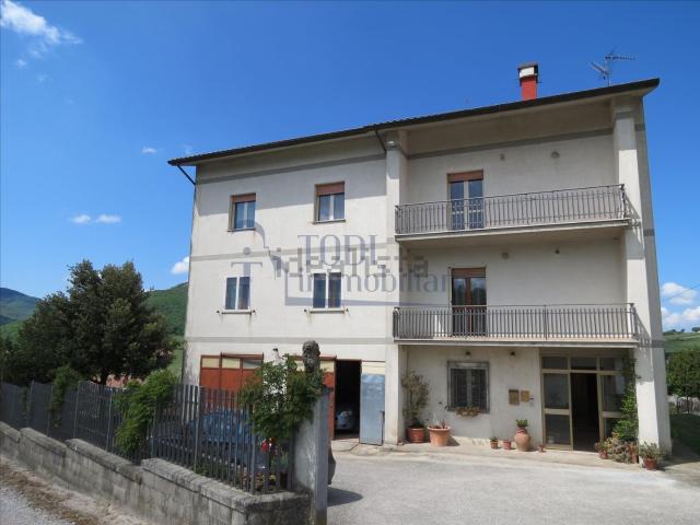 Villetta indipendente in vendita di 412 m² in Via Giacomo Leopardi