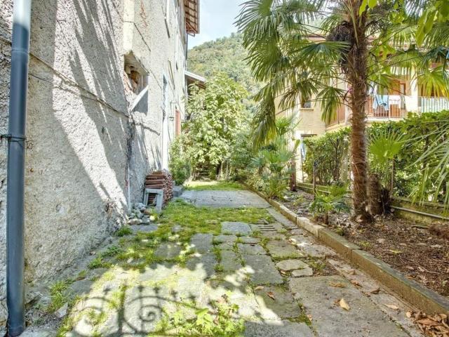 Villetta indipendente in vendita di 414 m² in Via Arcumeggia