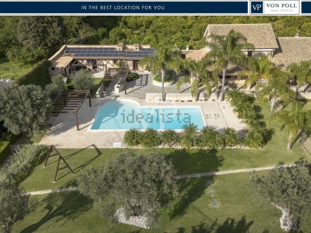 Villetta indipendente in vendita di 414 m² in Via per Floridia, 42