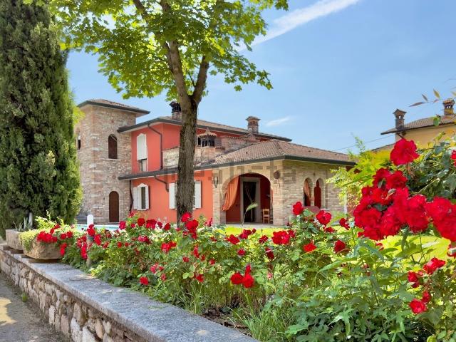 Villetta indipendente in vendita di 415 m² in Traversa Prima di Strada Montichiari, 24