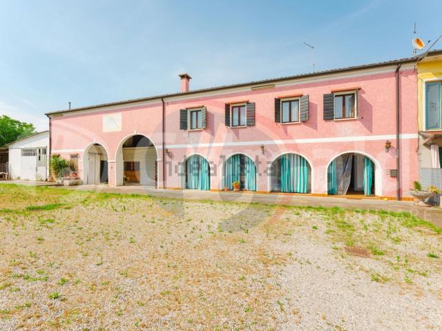 Villetta indipendente in vendita di 415 m² in Via Salgaro