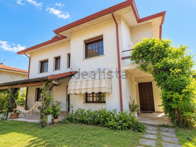 Villetta indipendente in vendita di 415 m² in Via Puccini