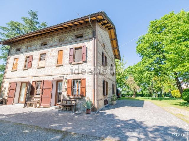 Villetta indipendente in vendita di 415 m² in Via Roma, 45