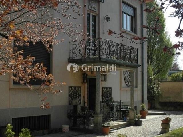 Villetta indipendente in vendita di 415 m² in Via Villafranca, 1
