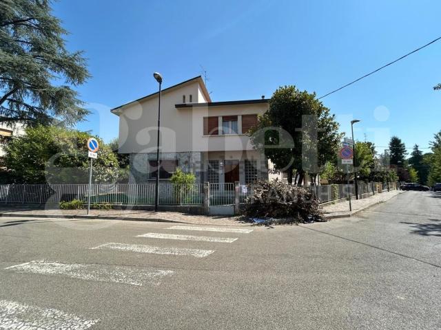 Villetta indipendente in vendita di 415 m² in Via XXV Aprile