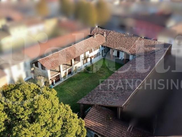 Villetta indipendente in vendita di 415 m² in Piazza Dante Alighieri, 22
