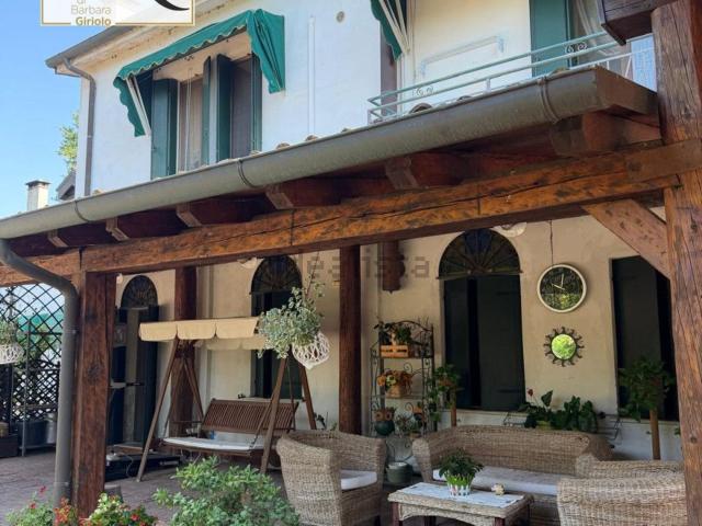 Villetta indipendente in vendita di 416 m²