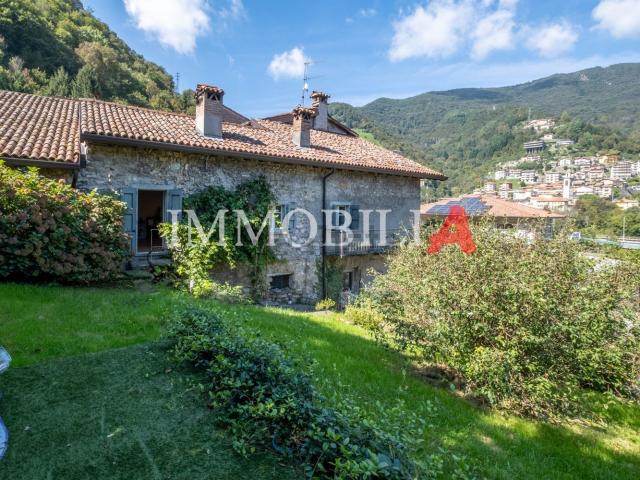 Villetta indipendente in vendita di 416 m² in Via Caloncia, 3