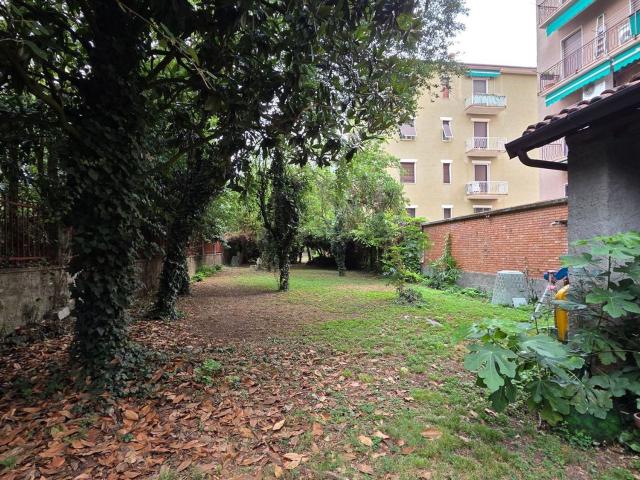 Villetta indipendente in vendita di 416 m² in Via Geremia Bonomelli