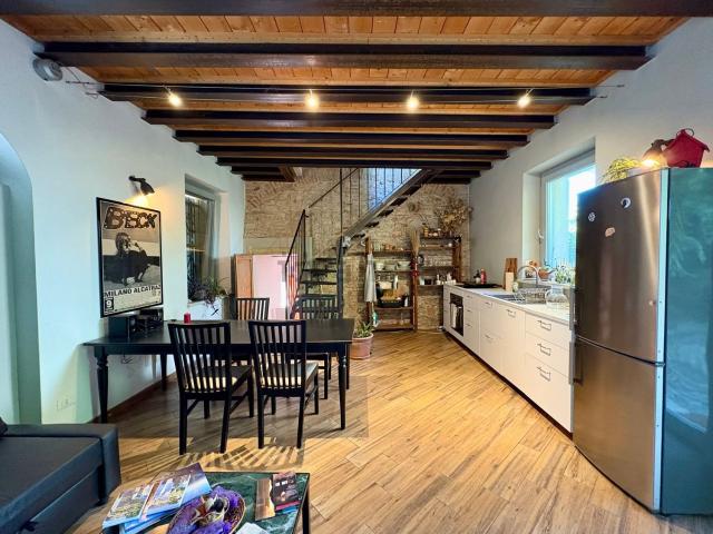 Villetta indipendente in vendita di 418 m² in Via 5 Martiri