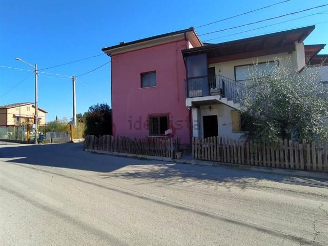 Villetta indipendente in vendita di 418 m² in Via Cotti, 42