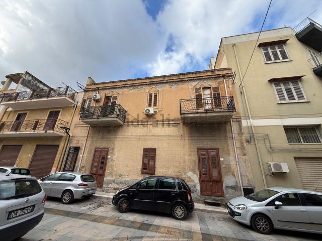 Villetta indipendente in vendita di 420 m² in Via Ciro Scianna
