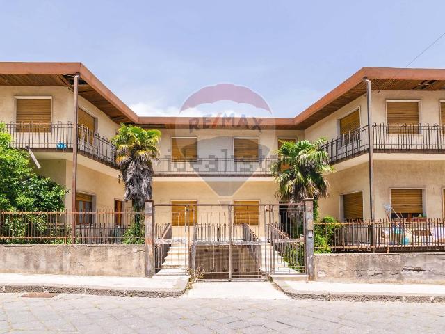 Villetta indipendente in vendita di 420 m² in Via Alcide De Gasperi, 43