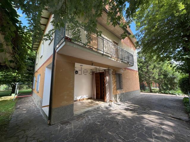 Villetta indipendente in vendita di 420 m² in Via Ferrari