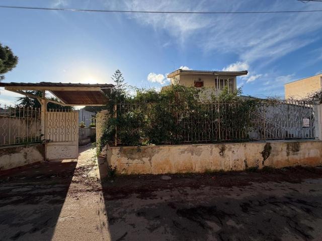 Villetta indipendente in vendita di 420 m² in Via Niccolò Speciale, 12