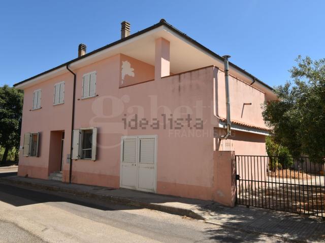 Villetta indipendente in vendita di 420 m² in Via Risorgimento, 1