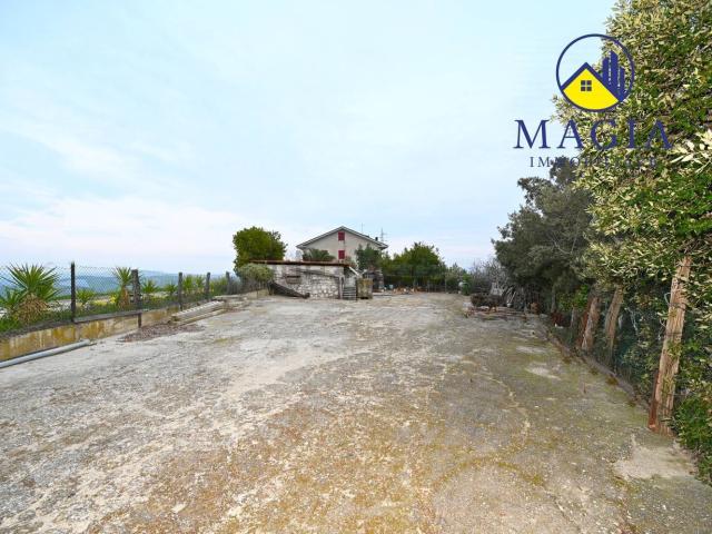 Villetta indipendente in vendita di 420 m² in Contrada Valle Orta, 59
