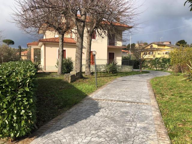 Villetta indipendente in vendita di 420 m² in Strada Provinciale 34 / 2