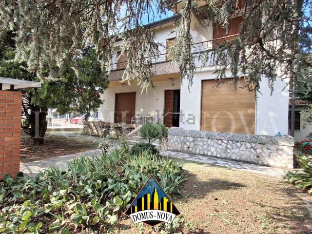 Villetta indipendente in vendita di 421 m²