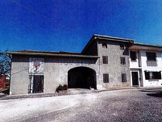 Villetta indipendente in vendita di 421 m² in Via Ortigara, 2