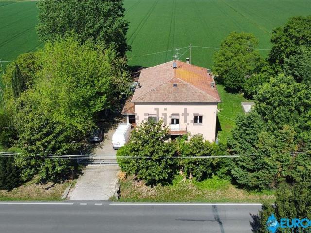 Villetta indipendente in vendita di 421 m² in Via Pozzi, 96