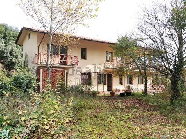 Villetta indipendente in vendita di 422 m² in Via del Larice, 36